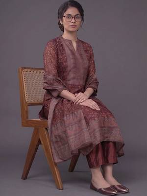 women ethnic motifs printed regular chanderi silk kurta with trousers & with dupatta 1