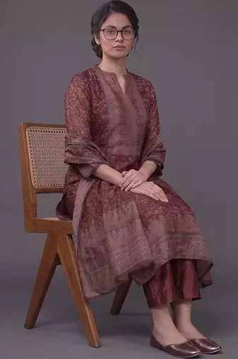 women ethnic motifs printed regular chanderi silk kurta with trousers & with dupatta