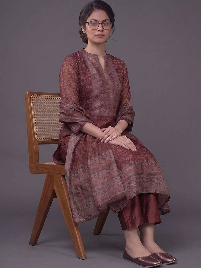 women ethnic motifs printed regular chanderi silk kurta with trousers & with dupatta