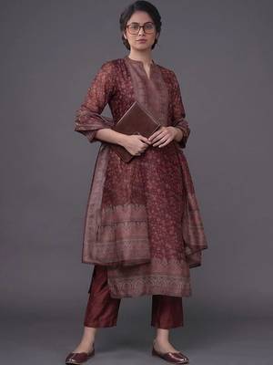 women ethnic motifs printed regular chanderi silk kurta with trousers & with dupatta 2