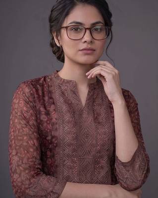 women ethnic motifs printed regular chanderi silk kurta with trousers & with dupatta 3