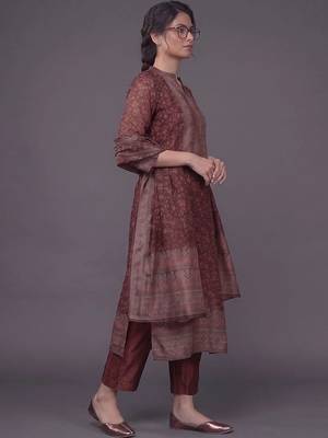 women ethnic motifs printed regular chanderi silk kurta with trousers & with dupatta 4