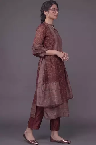 women ethnic motifs printed regular chanderi silk kurta with trousers & with dupatta