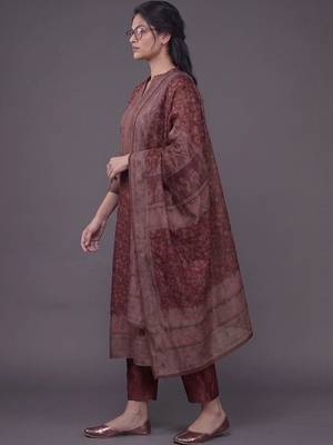 women ethnic motifs printed regular chanderi silk kurta with trousers & with dupatta 6
