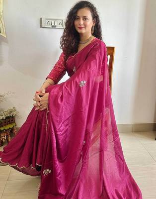 magenta magenta floral embroidered beads & stones saree 5