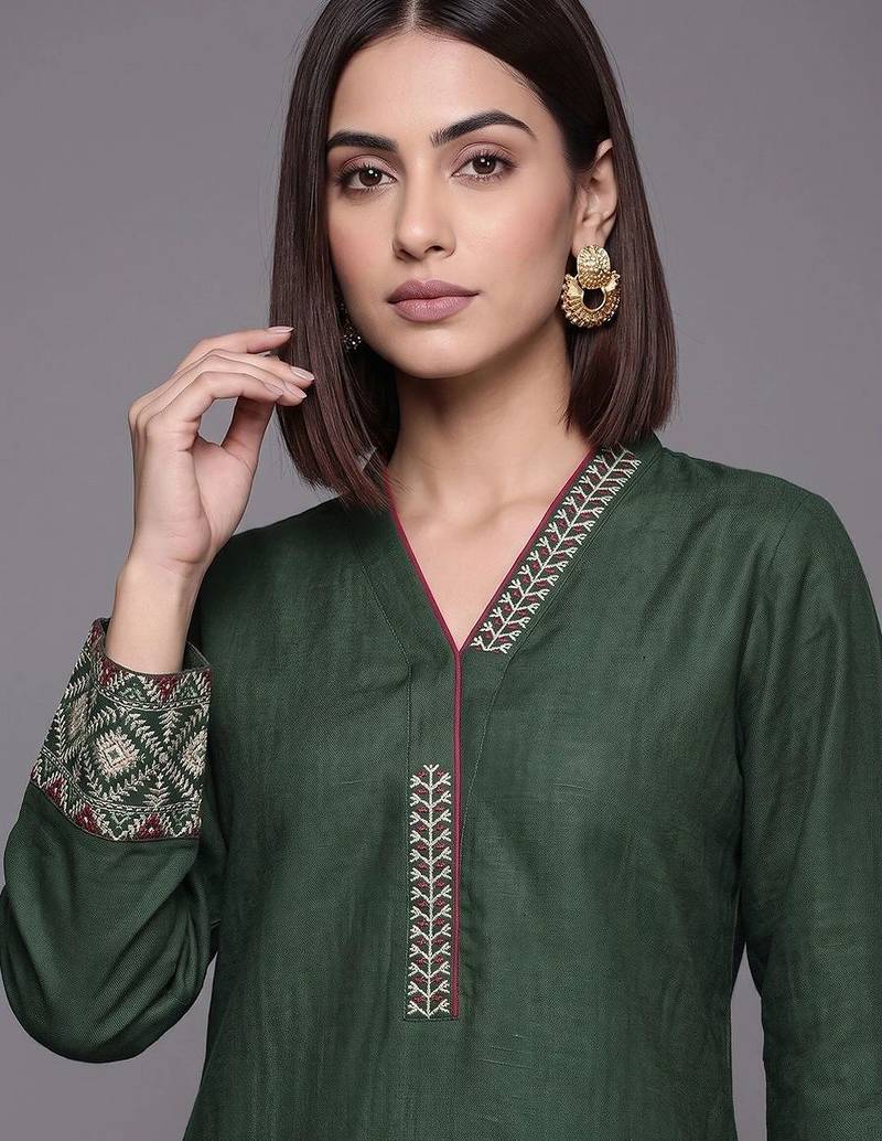 women ethnic motifs embroidered regular thread work kurta with trousers
