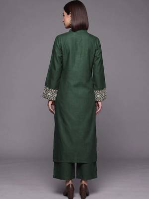 women ethnic motifs embroidered regular thread work kurta with trousers 4