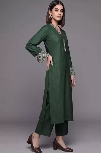 women ethnic motifs embroidered regular thread work kurta with trousers