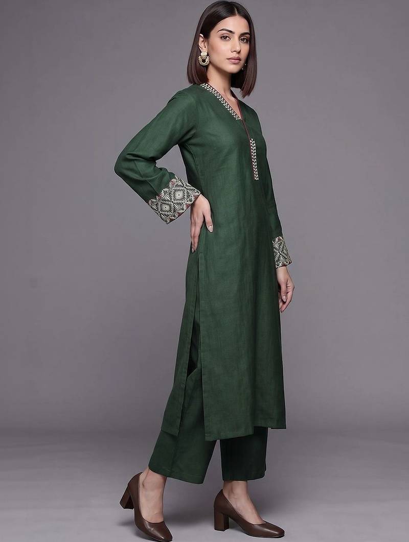 women ethnic motifs embroidered regular thread work kurta with trousers