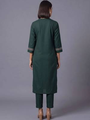 women ethnic motifs embroidered regular thread work kurta with trousers 4