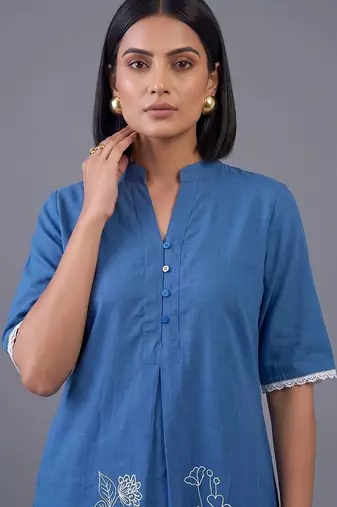 women floral embroidered regular thread work kurta with trousers