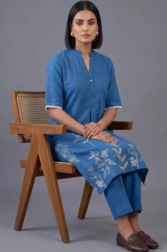 women floral embroidered regular thread work kurta with trousers