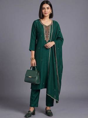 women ethnic motifs embroidered regular thread work kurta with trousers & with dupatta 1