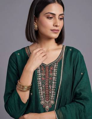 women ethnic motifs embroidered regular thread work kurta with trousers & with dupatta 2