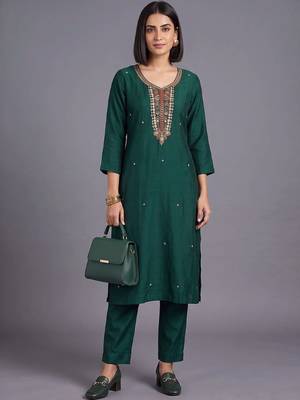 women ethnic motifs embroidered regular thread work kurta with trousers & with dupatta 3