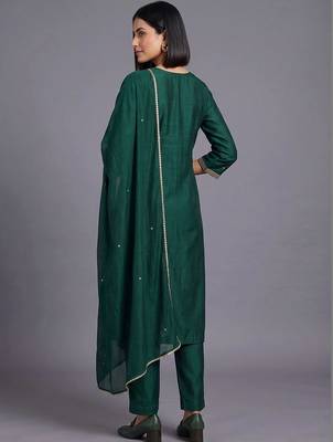 women ethnic motifs embroidered regular thread work kurta with trousers & with dupatta 4