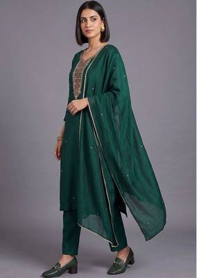 women ethnic motifs embroidered regular thread work kurta with trousers & with dupatta 5