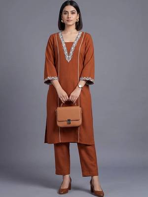 women ethnic motifs embroidered regular thread work kurta with trousers 1