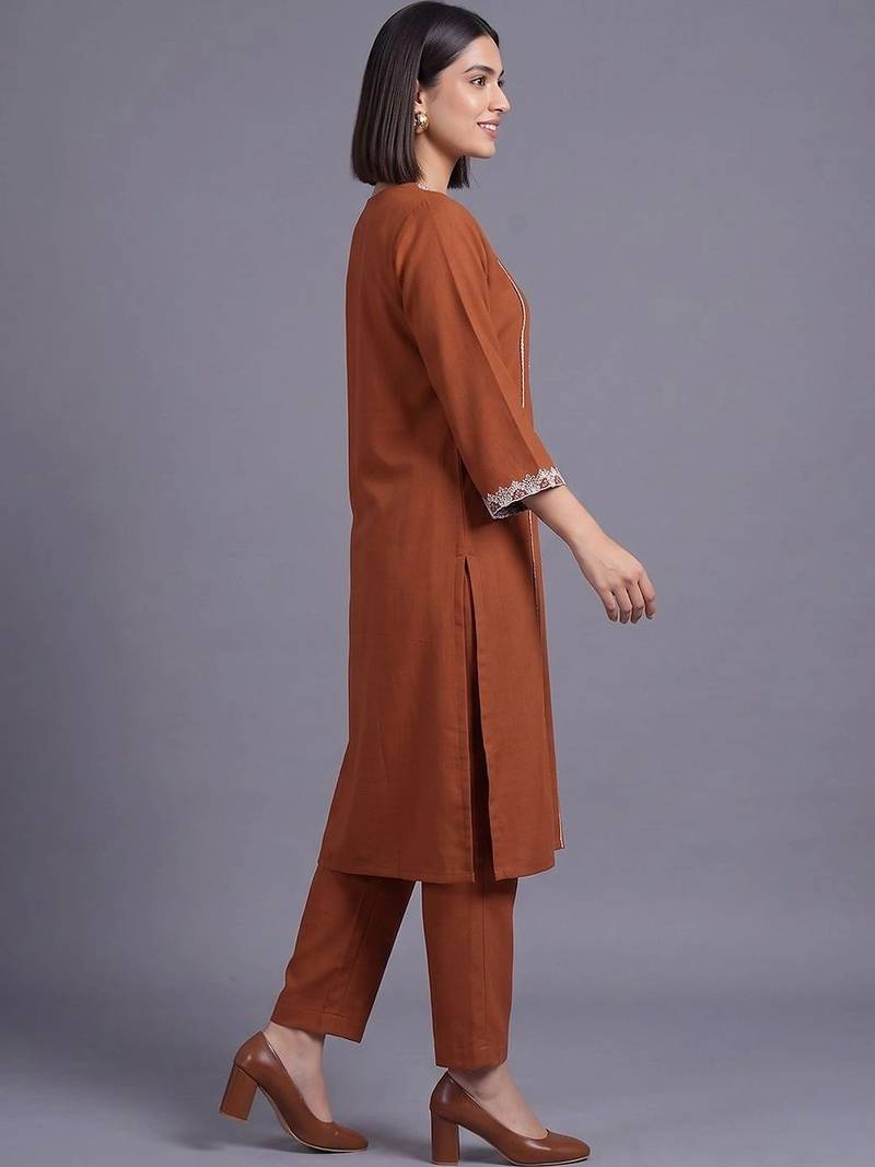 women ethnic motifs embroidered regular thread work kurta with trousers