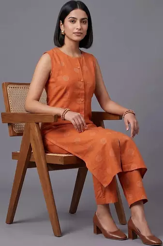 women printed regular kurta with trousers