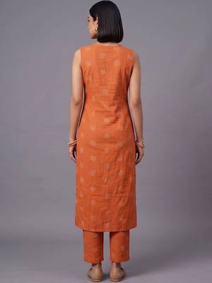 women printed regular kurta with trousers 4