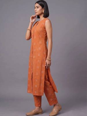 women printed regular kurta with trousers 7