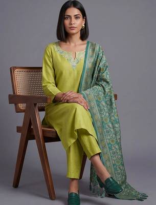 women ethnic motifs embroidered regular thread work kurta with trousers & with dupatta 3