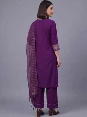 women ethnic motifs embroidered regular thread work kurta with palazzos & with dupatta 4
