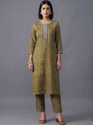 women ethnic motifs printed regular mirror work kurta with trousers & with dupatta 3
