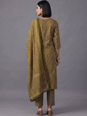 women ethnic motifs printed regular mirror work kurta with trousers & with dupatta 4