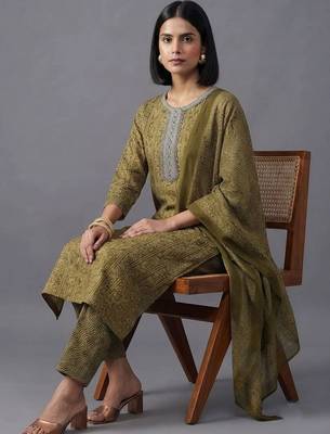 women ethnic motifs printed regular mirror work kurta with trousers & with dupatta 5