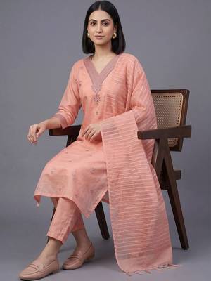 women ethnic motifs embroidered regular thread work kurta with trousers & with dupatta 3