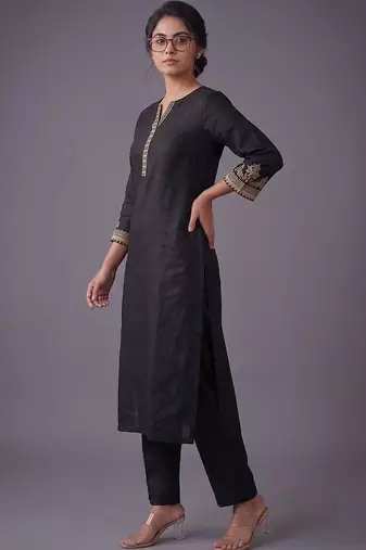 women ethnic motifs embroidered regular thread work kurta with trousers