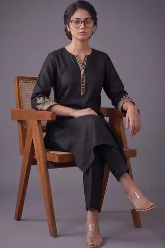 women ethnic motifs embroidered regular thread work kurta with trousers