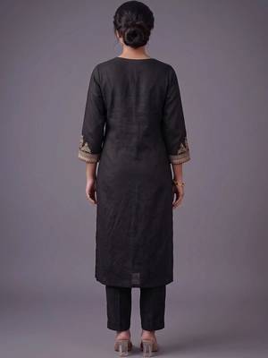 women ethnic motifs embroidered regular thread work kurta with trousers 7