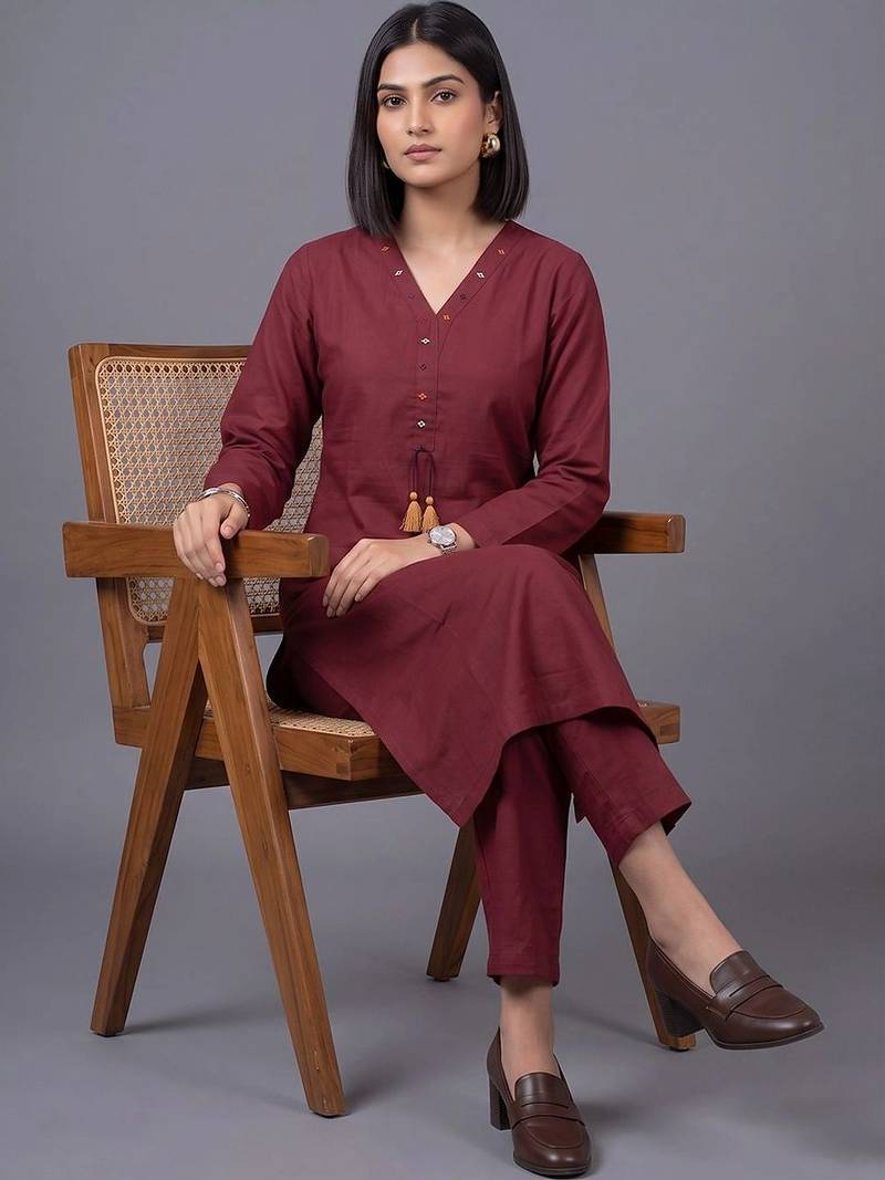 women regular kurta with trousers