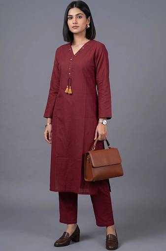 women regular kurta with trousers