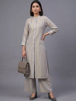 women regular kurta with palazzos 1