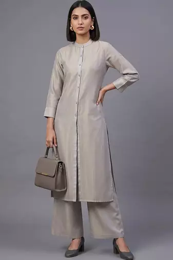 women regular kurta with palazzos