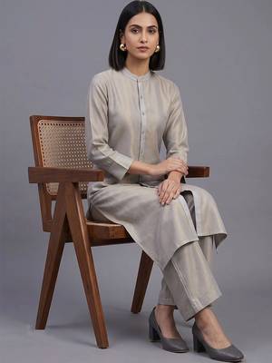 women regular kurta with palazzos 3