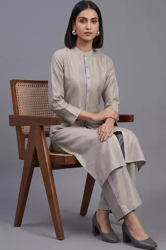 women regular kurta with palazzos