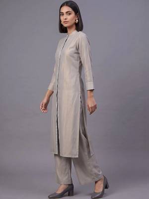 women regular kurta with palazzos 5