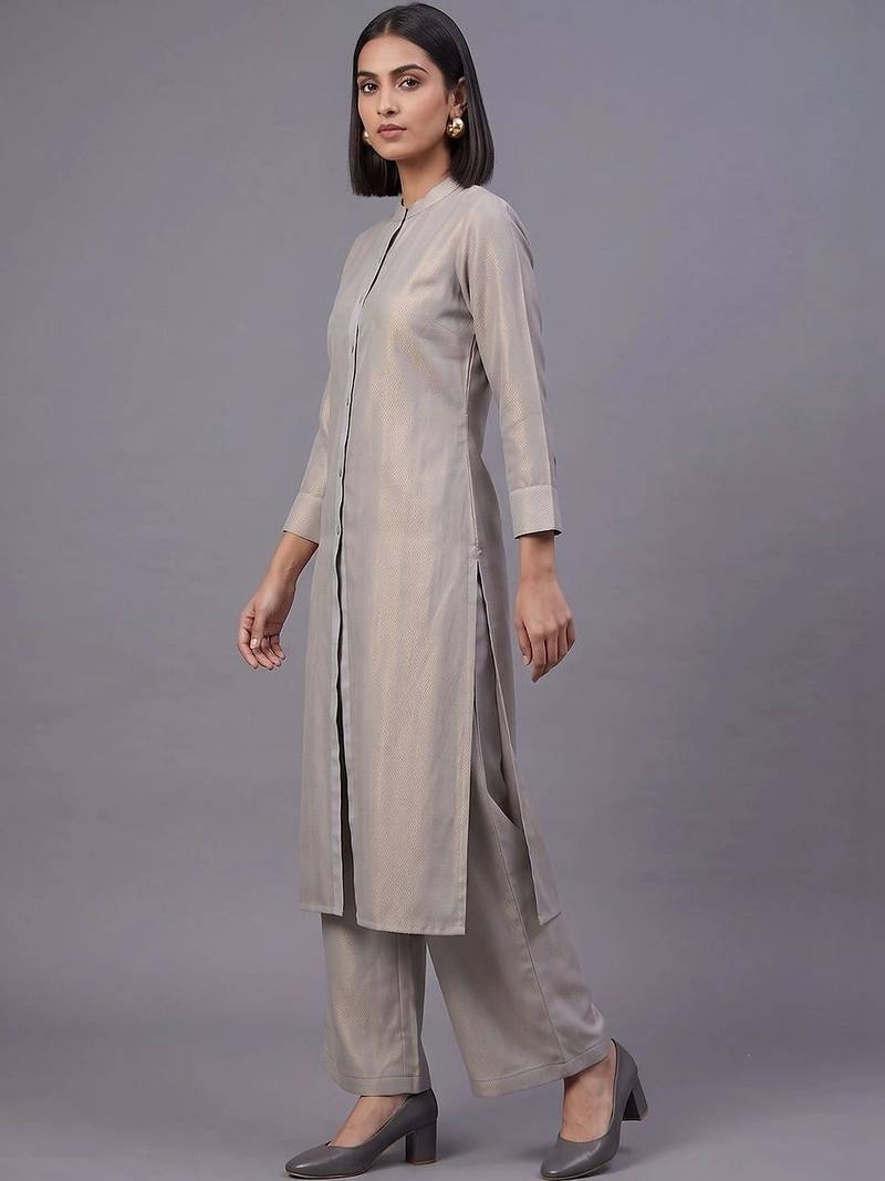 women regular kurta with palazzos