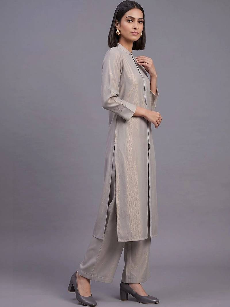 women regular kurta with palazzos