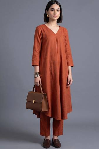 women regular kurta with trousers