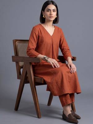 women regular kurta with trousers 2
