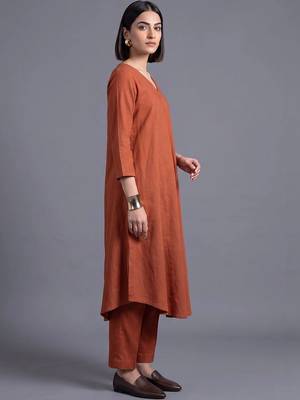 women regular kurta with trousers 3