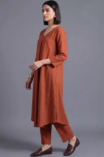women regular kurta with trousers
