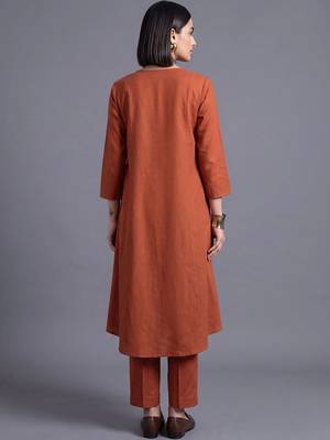 women regular kurta with trousers 6