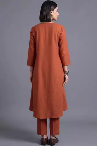 women regular kurta with trousers